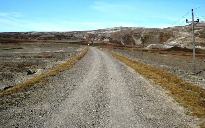 Đường bộ đến núi Peakdu.