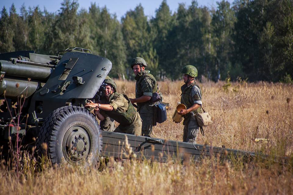 Về đạn pháo 152mm, 2A65 Msta-B có thể bắn chung đạn với dòng pháo tự hành Msta-S như đạn pháo OF-45, đạn pháo tăng tầm OF72, OF58 và OF73 với tầm bắn tối đa là gần 29km .Ngoài ra nó còn có thể bắn được cả đạn chống tăng OF-23 với tầm bắn khoảng 26km hay các loại đạn pháo thông minh Krasnopol dẫn đường bằng laser. Nguồn ảnh: Bộ Quốc phòng Nga.