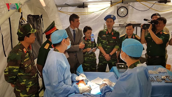 Một buổi diễn tập cấp cứu trước sự chứng kiến của lãnh đạo và chuyên gia nước ngoài.