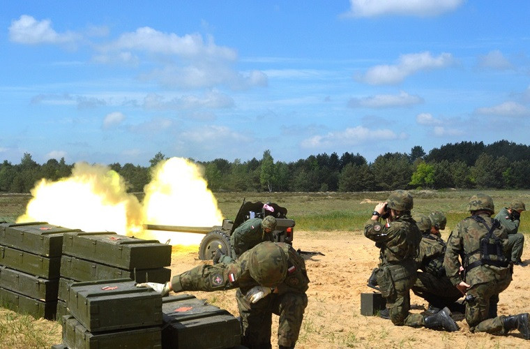 Với sức mạnh hỏa lực vượt trội, đa năng, và có độ tin cậy cao D-44 và các biến thể của nó vẫn đang phục vụ trong quân đội hơn 20 nước trên thế giới, trong đó có cả các nước thuộc khối quân sự NATO. Nguồn ảnh: Quân đội Ba Lan.