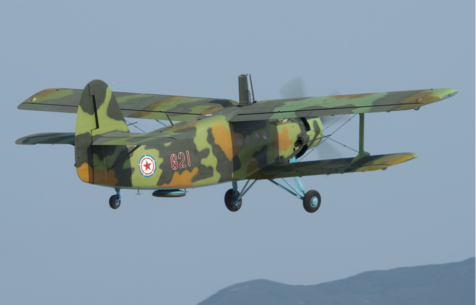 Với thiết kế một động cơ hai tầng cánh, máy bay An-2 đã lỗi thời ngay từ trên bản thiết kế bởi vì vào cuối thập niên 1940, công nghệ hàng không đã chuyển sang động cơ phản lực. Mặc dù thế, chiếc An-2 hóa ra lại là một chiếc máy bay rất phổ biến trên thế giới. Nguồn ảnh: Reddit