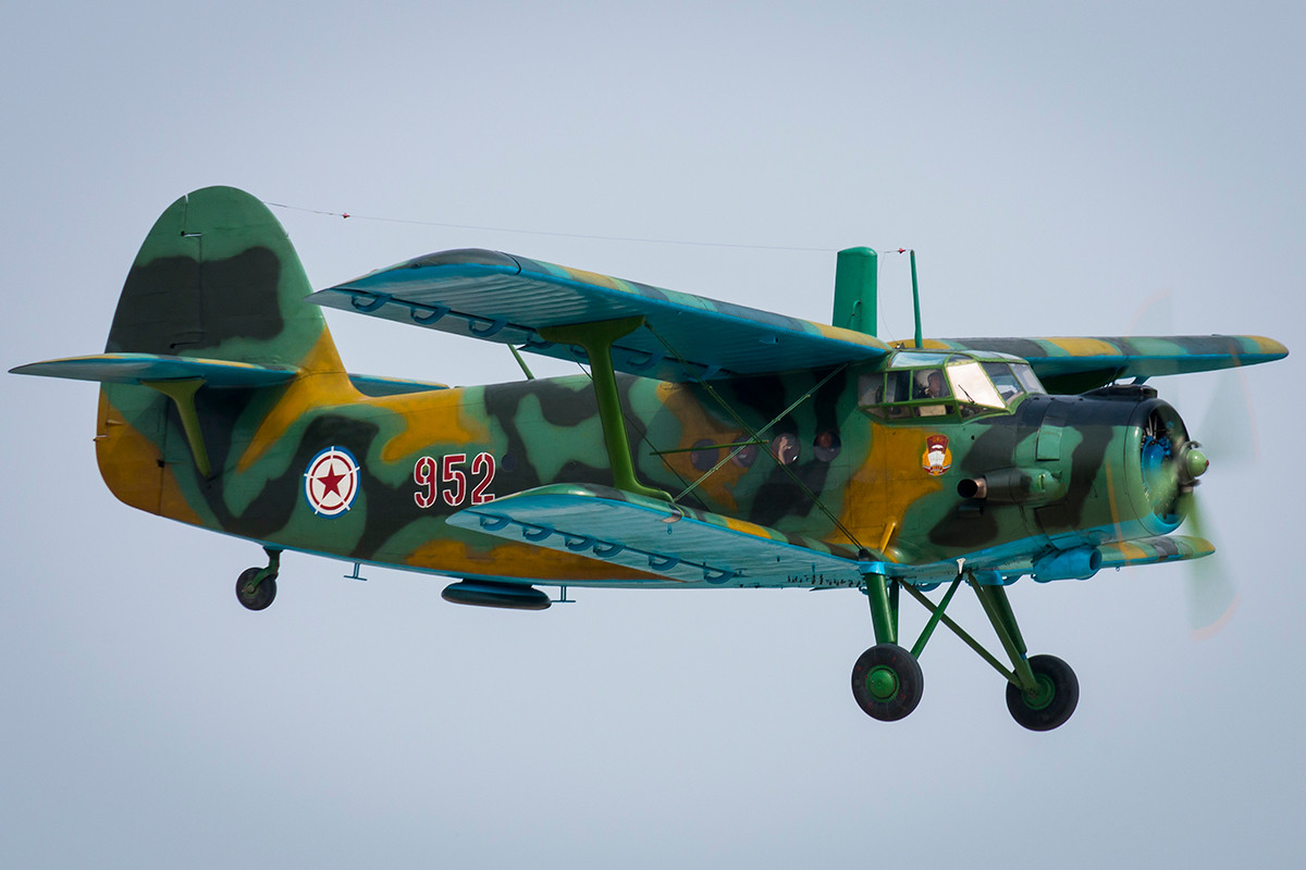 Theo BBC, tính đến năm 1991, đã có 19.000 chiếc được sản xuất ở Liên Xô và sau đó là Ba Lan. Ngoài ra còn có hàng ngàn chiếc khác được sản xuất ở Trung Quốc theo giấy phép của Liên Xô với tên gọi Shijiazhuang Y-5. Nguồn ảnh: Reddit