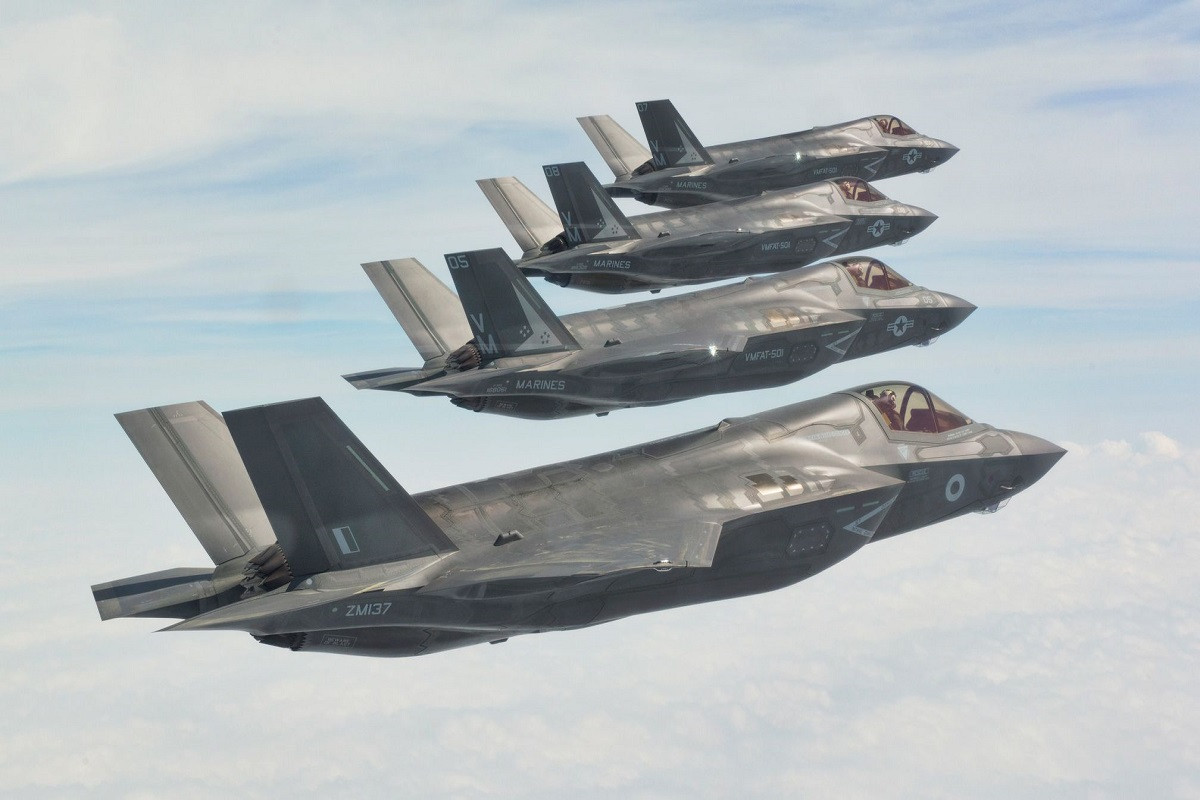 Còn theo Lầu Năm Góc, 49% trong số 280 chiếc F-35 bàn giao cho quân đội Mỹ gặp lỗi phần cứng và phần mềm, khiến Washington chỉ có 142 tiêm kích thế hệ mới đảm bảo khả năng sẵn sàng chiến đấu. Và Mỹ là quốc gia duy nhất biên chế tất cả các biến thể của F-35