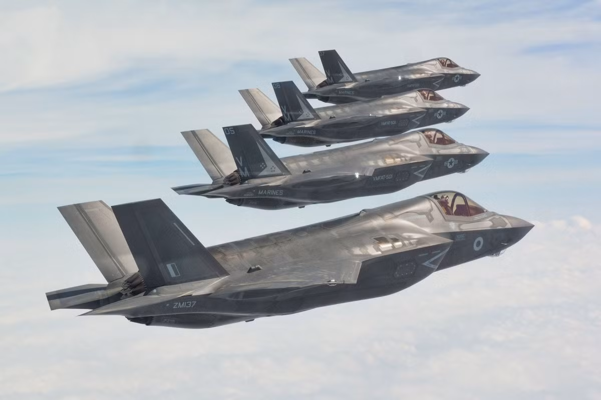 Còn theo Lầu Năm Góc, 49% trong số 280 chiếc F-35 bàn giao cho quân đội Mỹ gặp lỗi phần cứng và phần mềm, khiến Washington chỉ có 142 tiêm kích thế hệ mới đảm bảo khả năng sẵn sàng chiến đấu. Và Mỹ là quốc gia duy nhất biên chế tất cả các biến thể của F-35