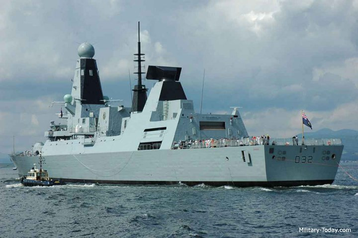 Tàu Type 45 được trang bị hệ thống phòng không Sea Viper bao gồm radar chủ động SAMPSON, radar thụ động tầm xa S1850M. Kết hợp với đó là hệ thống đánh chặn tên lửa đánh chặn siêu thanh Asper. Ảnh: Military-Today.