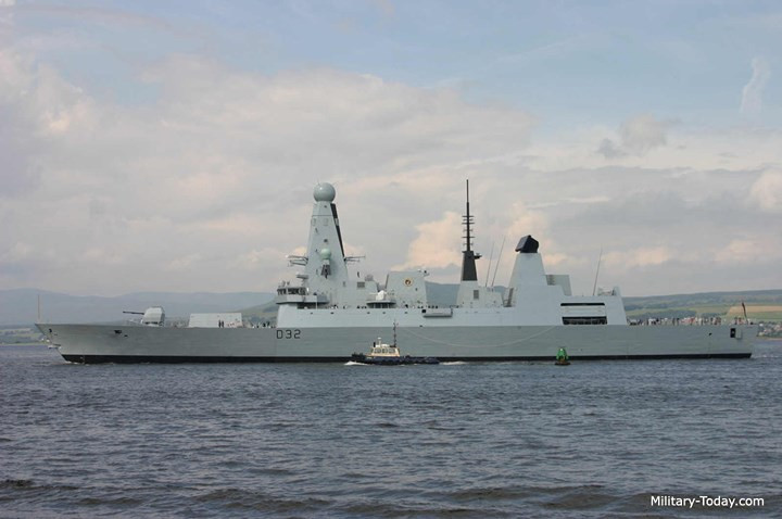 Khu trục hạm Type-45 được trang bị hệ thống vũ khí đa dạng và cực hiện đại với pháo, tên lửa, ngư lôi... Ảnh: Military-Today.