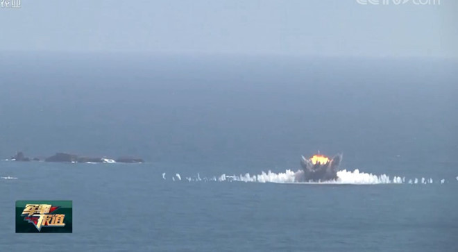 Hang chuc may bay Trung Quoc tap tran ban dan that tren Bien Dong