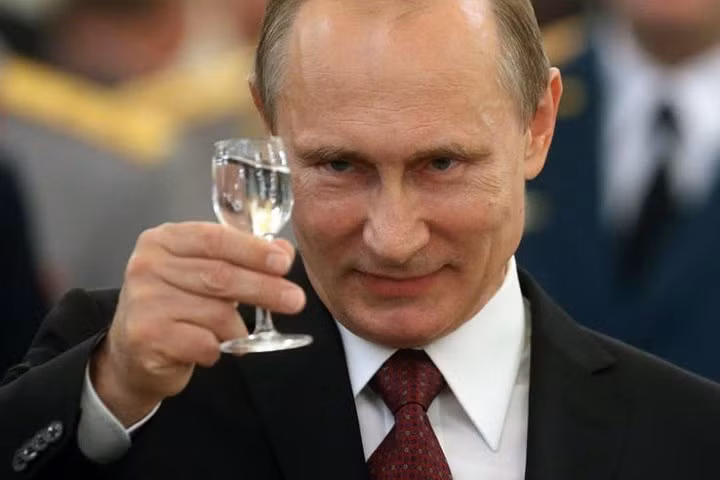 Đam mê rượu vang. Các đồn đoán cho Tổng thống Putin đã tích trữ rất nhiều rượu loại thượng hạng.