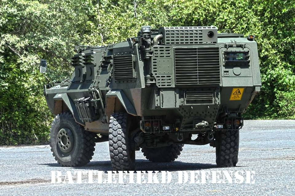 Hình ảnh phía sau của HVM-150 ta có thể thấy động cơ xe được trang bị một lớp giáp tích hợp đi kèm tải nhiệt làm mát bằng không khí, ổng xả cũng được đặt lên trên gần nóc xe cho phép xe lội nước tốt hơn. Nguồn ảnh: Battlefield Defense.