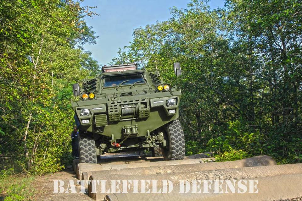 Trên thực tế HVM-150 đã xuất hiện ở Thái Lan từ năm 2017, tuy nhiên thông tin về dòng xe bọc thép này lại khá ít ỏi, thậm chí còn có thông tin đây là một dòng xe bọc thép mới do Thái Lan tự sản xuất bởi thiết kế lạ lẫm của nó, khác biệt hoàn toàn so với nguyên mẫu V-150. Nguồn ảnh: Battlefield Defense.