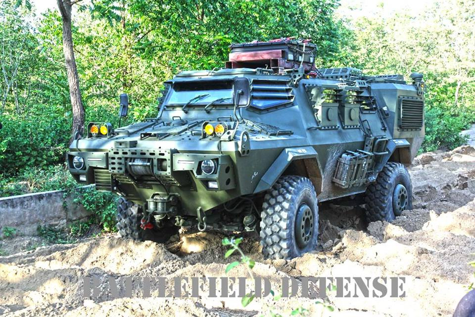 Do đó công ty chế tạo máy Panus Assembly của Thái Lan đã cho ra mắt gói nâng cấp đặc biệt của V-150 là HVM-150 cho Quân đội Hoàng gia Thái Lan, và theo kế hoạch Thái Lan sẽ đưa nâng cấp và đưa vào trang bị ít nhất 150 chiếc HVM-150 trong tương lai gần. Trong ảnh là một nguyên mẫu xe thiết giáp V-150 của Thái Lan sau khi được nâng cấp lên chuẩn HVM-150. Nguồn ảnh: Battlefield Defense.