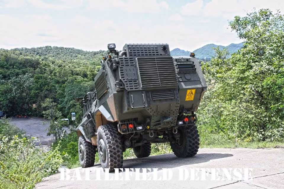 Thông tin chi tiết về gói nâng cấp HVM-150 cũng chỉ mới được công ty Panus Assembly giới thiệu tới công chúng trong tháng 9 này, sau khi nó đã hoàn tất các bài thử nghiệm do Quân đội Thái Lan đưa ra. Và về cơ bản HVM-150 vẫn sẽ sử dụng khung gầm bọc thép 4x4 của V-150 đi kèm một số thay đổi về thiết kế lớp giáp bảo vệ và nội thất bên trong xe. Nguồn ảnh: Battlefield Defense.