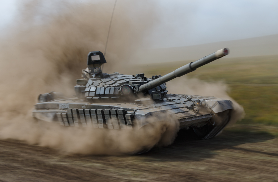 Theo đó dù Quân đội Nga bắt đầu chương trình hiện đại hóa dòng xe tăng T-72B lên biến thể T-72B3 từ đầu những năm 2010, thế nhưng ở thời điểm hiện ta nước Nga vẫn có tới hơn 2.000 chiếc T-72B sau khi có trong tay khoảng 1.000 chiếc T-72B3 và 150 chiếc T-72B3 mod 2016. Điều này cho thấy T-72B hay các biến thể của nó vẫn là “xương sống” của Lục quân Nga. Nguồn ảnh: Bộ Quốc phòng Nga.