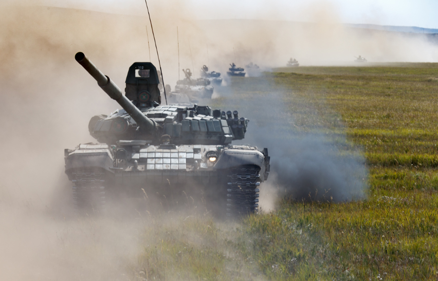 Trong trường hợp T-72B1 của Nga hiện tại đã quá lỗi thời (vốn được phát triển từ năm 1985) thì ta vẫn có thể nâng cấp chúng lên T-72BM1 tuy nhiên giá thành của biến thể này không hề rẻ thậm chí gần bằng một chiếc T-90 sản xuất mới. Do đó T-72B1 vẫn là ứng viên tốt nhất trong trường hợp này. Nguồn ảnh: Bộ Quốc phòng Nga.