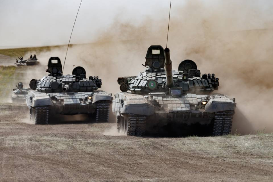 Ở một khía cạnh nào đó T-72B1 cũng là một trong những ứng viên tiềm năng giúp Việt Nam hiện đại hóa lực lượng tăng thiết giáp hiện tại, khi trong các kho dữ trự của Quân đội Nga họ vẫn còn hơn 7.000 chiếc T-72 với nhiều biến thể khác nhau, trong đó nhiều nhất vẫn là T-72B đời đầu. Và đây có thể được xem là lựa chọn ít tốn kém và nhanh nhất để Việt Nam có thể hiện đại hóa lực lượng xe tăng chỉ trong thời gian ngắn. Nguồn ảnh: Bộ Quốc phòng Nga.