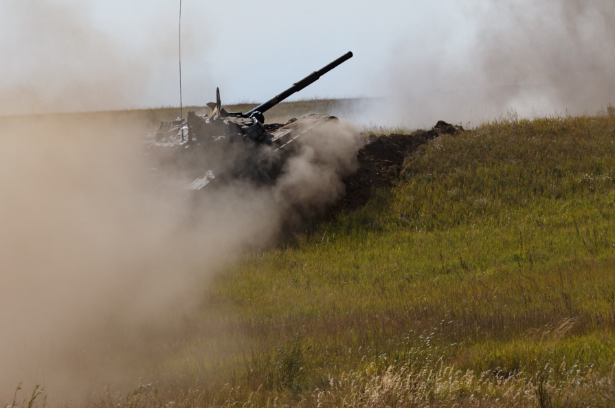 Bản thân Quân đội Nga cũng không có nhu cầu nâng cấp toàn bộ số T-72 mình có lên biến thể T-72B3 và Moscow vẫn đang tìm khách hàng cho số xe tăng T-72 dư thừa. Trong khi đó tương lai của lực lượng tăng thiết giáp Việt Nam lại được đặt hết lên vai hợp đồng mua các xe tăng T-90S/SK sản xuất mới từ Nga, nhưng chừng đó là chưa đủ. Nguồn ảnh: Bộ Quốc phòng Nga.