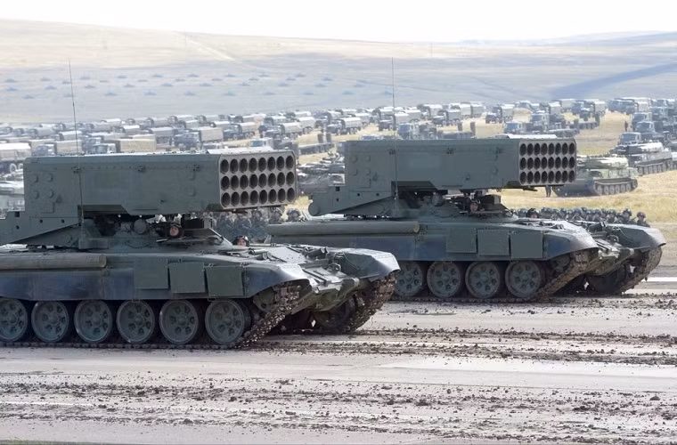 Các tổ hợp phun lửa hạng nặng TOS-1A cũng góp mặt tại Vostok-2018. Nguồn ảnh: RIA.