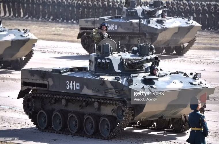 Xe chiến đấu bộ binh đổ bộ đường không BMD-4M của Lực lượng đổ bộ đường không Nga. Nguồn ảnh: Andolu Agency.