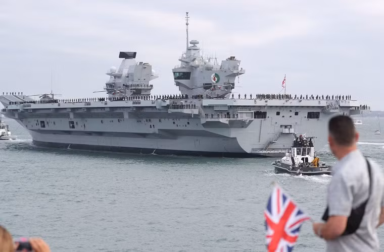 Kể từ sau chiến tranh Lạnh, Hải quân Hoàng gia Anh dần mất đi vị thế của mình vào tay của Hải quân Mỹ thậm chí ngày nay, Hải quân Anh còn không thể sánh được với Hải quân Trung Quốc. Và một trong những nguyên nhân chính dẫn đến điều này đó là họ đang phụ thuộc quá nhiều vào người Mỹ về mặt quân sự. Nguồn ảnh: Evening Standard.