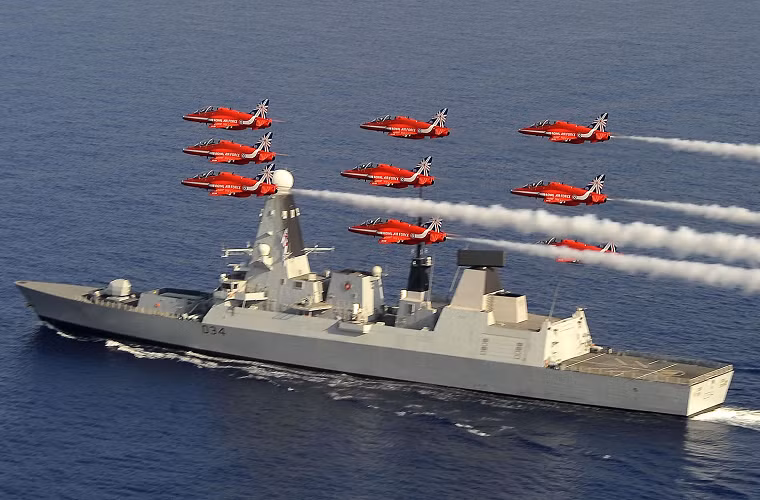 Trong tương lai, Hải quân Hoàng gia Anh có thể sẽ lấy lại được tầm ảnh hưởng của mình ở một số đại dương nằm xa chính quốc, nhưng để có thể lấy lại được vị thế sánh ngang Nga hay Mỹ như trước đây là điều khó có thể xảy ra. Trong khi hiện tại một loạt các quốc gia châu Á khác đang nổi lên vượt mặt cả các nước châu Âu về quy mô hải quân như Trung Quốc, Nhật Bản, Hàn Quốc và Ấn Độ. Nguồn ảnh: Wyedean Stores