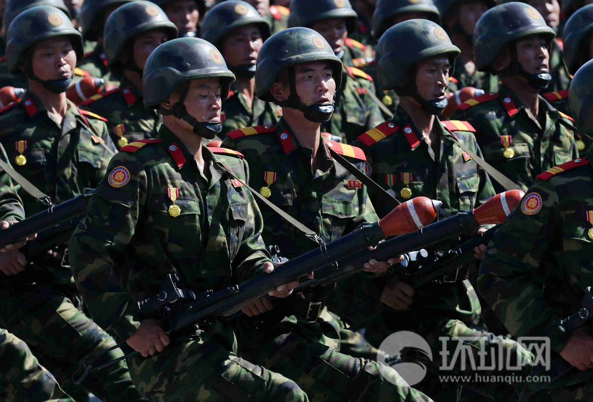 Bộ binh Triều Tiên với súng phóng lựu có thiết kế khá lạ. Nguồn ảnh: huanqiu.com.