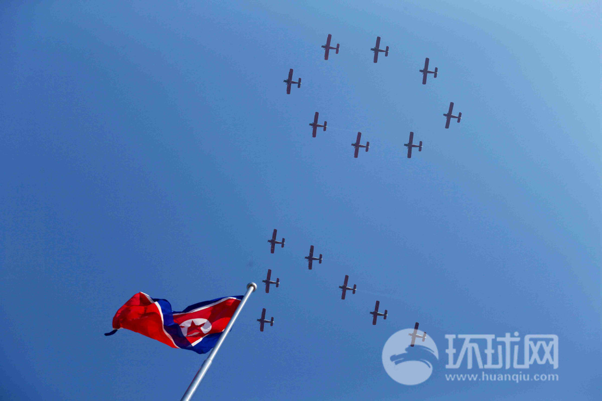 Phi đội máy bay An-2 của Triều Tiên xếp thành số 70 bay trên Quảng trường Kim Nhật Thành chào mừng kỷ niệm 70 quốc khánh Triều Tiên. Nguồn ảnh: huanqiu.com.