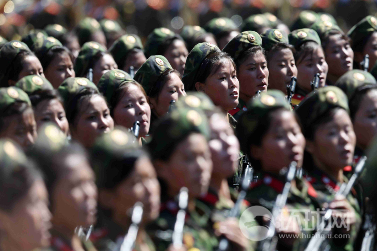 Trong ảnh là khối đại diện các nữ binh sĩ Triều Tiên tham gia lễ duyệt binh ngày 9/9. Nguồn ảnh: huanqiu.com.