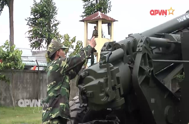 Pháo kéo M114 155mm có trong biên chế quân đội ta hiện tại được chế tạo bởi hãng vũ khí Rock Island Arsenal (Mỹ) từ trong Chiến tranh Thế giới thứ hai, và kể từ đó cho tới nay M114 vẫn giữ vai trò quan trọng trong lực lượng pháo binh một số nước. Nguồn ảnh: QPVN.
