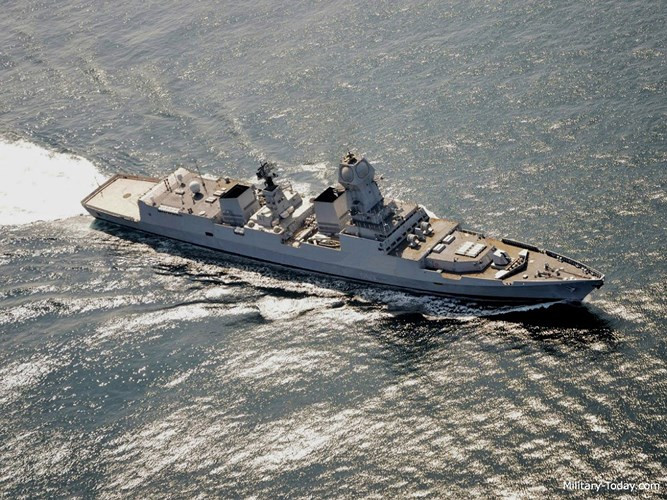 Một yếu tố khác kết hợp tạo nên sức mạnh vượt trội cho tàu khu trục Kolkata là hệ thống vũ khí tối ưu của nó. Tàu khu trục Kolkata được trang bị 4x8 hệ thống phóng thẳng đứng (VLS) sử dụng 2 loại tên lửa phòng không Barak-1 tầm bắn 12 km và tên lửa đánh chặn tầm trung Barak-8 có tầm bắn 70 km. Ảnh: Military-Today.