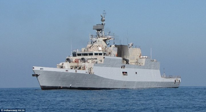 Về khả năng phòng thủ tầm cực gần, tàu khu trục Kolkata được trang bị 4 pháo bắn siêu nhanh AK-630. Khả năng phòng thủ tầm cực gần của Kolkata còn được hỗ trợ từ tên lửa phòng không tầm thấp Barak-1. Ảnh: Hải quân Ấn Độ.