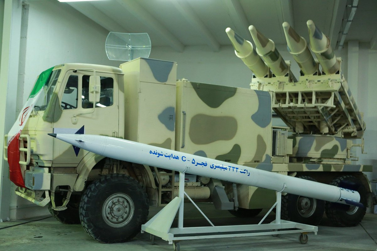 Điều đáng chú ý nhất nằm ở vũ khí vừa được lực lượng Vệ binh cách mạng Iran sử dụng, đây là một loại pháo phản lực dẫn đường do máy bay không người lái cung cấp tọa độ rất tiên tiến.
