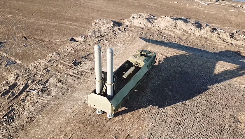 Xe phóng di động động K-340P, xe phóng này cũng sử dụng khung gầm đặc chủng MZKT-7930. Nguồn ảnh: Bộ Quốc phòng Nga.