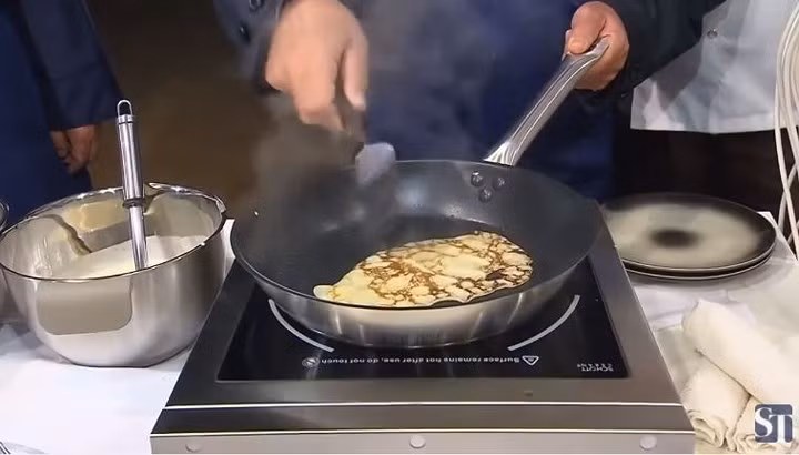 Cận cảnh chiếc bánh kếp của ông Tập Cận Bình. Ảnh: The Straits Times