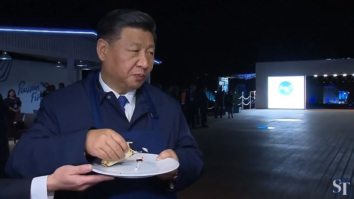 "Ông và tôi sẽ hợp tác thân thiết với nhau. Tôi đã sẵn sàng để chúng ta có thể trao đổi quan điểm một cách sâu sắc hơn và hợp tác chặt chẽ hơn, cả hôm nay và mai sau", Chủ tịch Trung Quốc Tập Cận Bình chia sẻ với Tổng thống Nga Putin. Ảnh: The Straits Times