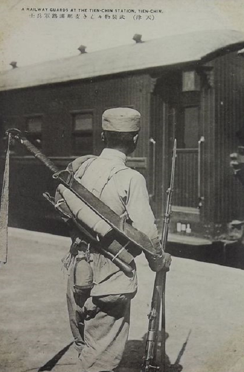 Ngay cả khi được trang bị tốt hơn dưới sự hỗ trợ của quân Đồng Minh, quân đội kháng chiến Trung Quốc vẫn tiếp sử dụng đại đao như một thứ vũ khí phòng thân và nó tỏ ra hiệu quả hơn so với việc sử dụng lưỡi lê khi đối đầu với quân Nhật cho đến cuối cuộc chiến. Nguồn ảnh: Sina.