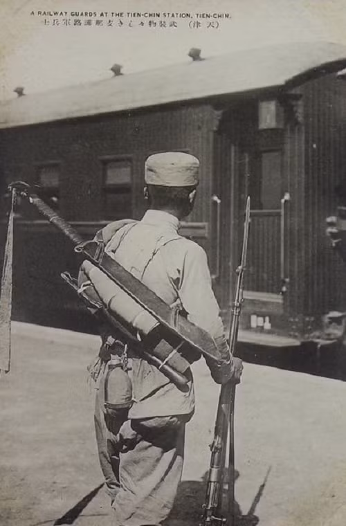 Ngay cả khi được trang bị tốt hơn dưới sự hỗ trợ của quân Đồng Minh, quân đội kháng chiến Trung Quốc vẫn tiếp sử dụng đại đao như một thứ vũ khí phòng thân và nó tỏ ra hiệu quả hơn so với việc sử dụng lưỡi lê khi đối đầu với quân Nhật cho đến cuối cuộc chiến. Nguồn ảnh: Sina.