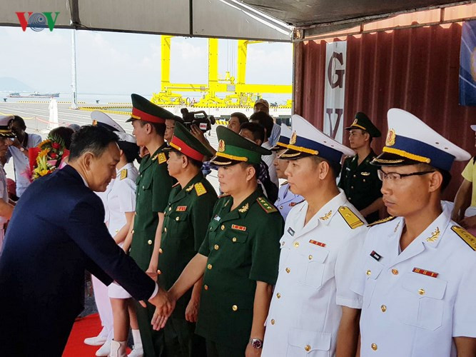 Tàu gồm 302 sĩ quan và thủy thủ do Đại tá Doh Jin Woo, Chỉ huy trưởng Nhóm huấn luyện tuần tra trên biển làm trưởng đoàn.