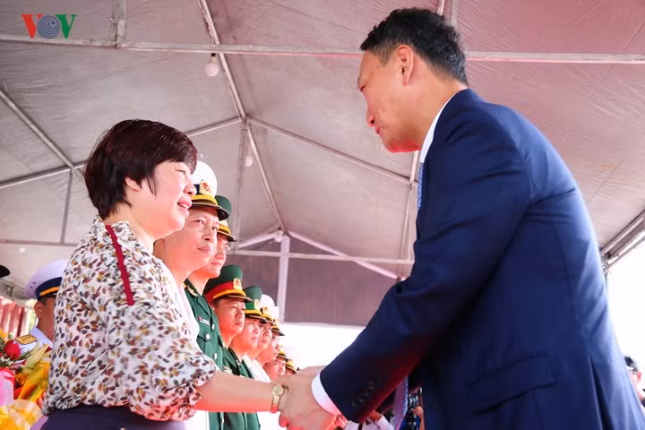 Trong 5 ngày lưu lại Đà Nẵng, Đoàn sĩ quan và thủy thủ tàu khu trục Hàn Quốc đến chào xã giao lãnh đạo thành phố, lãnh đạo Bộ Tư lệnh Vùng 3 Hải quân. Các thuyền viên trên tàu sẽ tham quan thành phố Đà Nẵng.