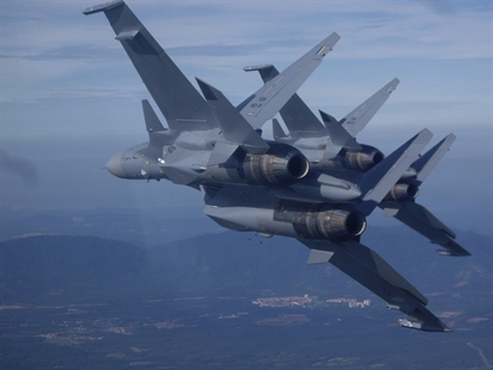 Nhà nghiên cứu thuộc Trung tâm Carnegie Moscow lưu ý rằng, hiện nay Nga đang có cơ hội tốt để mở rộng hợp tác với một số quốc gia Đông Nam Á như Việt Nam, Indonesia, Malaysia do vấn đề tranh chấp chủ quyền trên biển Đông giữa các nước Đông Nam Á với Trung Quốc.