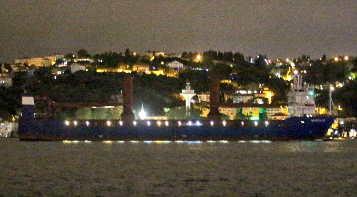 Trong khi đó, ngày 28/9, Ngoại trưởng Nga Sergei Lavrov cũng thông báo nước này đã bắt đầu chuyển giao hệ thống phòng không S-300 tới Syria, đồng thời cảnh báo rằng các nước phương Tây đang tìm cách cản trở những nỗ lực của do LHQ dẫn đầu nhằm chấm dứt cuộc xung đột kéo dài 7 năm qua tại quốc gia Trung Đông này.