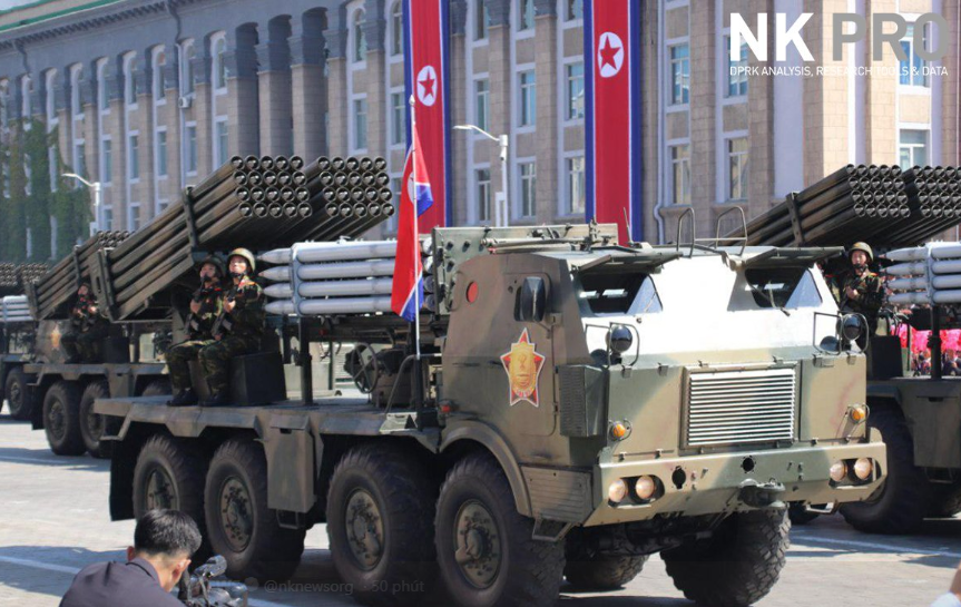 Tổ hợp pháo phản lực phóng loạt M1993 120mm có thiết kế tương tự như các tổ hợp BM-21 Grad do Liên Xô chế tạo. Ảnh: NK News.