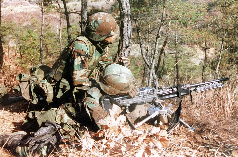 Sau thành công của M60 trên chiến trường Việt Nam, rất nhiều quốc gia trên thế giới đã trang bị súng máy M60 cho quân đội mình. Tầm bắn xa, tốc độ cao, dễ bảo trì, có chi phí khá thấp (khoảng 6000 USD) và bề dày lịch sử vẻ vang chính là những yếu tố đưa khẩu súng này trở thành khẩu súng máy tốt nhất của Mỹ. Nguồn ảnh: Militaryfactory.