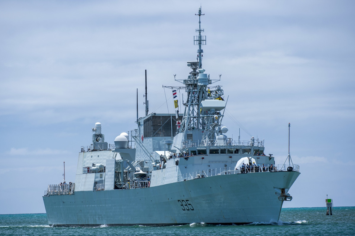 Theo thông cáo của Bộ Quốc phòng Canada, tàu HMCS Calgary đang thực hiện chương trình thăm cảng (OP Projection) tại châu Á-Thái Bình Dương nhằm tăng cường sự hiện diện của hải quân trong khu vực và ủng hộ các cuộc diễn tập hải quân quốc tế với các quốc gia đối tác. Bên cạnh đó, tàu chiến Canada tới thăm Đà Nẵng còn là sự kiện góp phần kỷ niệm 45 năm thiết lập quan hệ ngoại giao song phương và tăng cường sự gắn kết giữa 2 nước. Nguồn ảnh: Trident. Nguồn ảnh: dvidshub.net