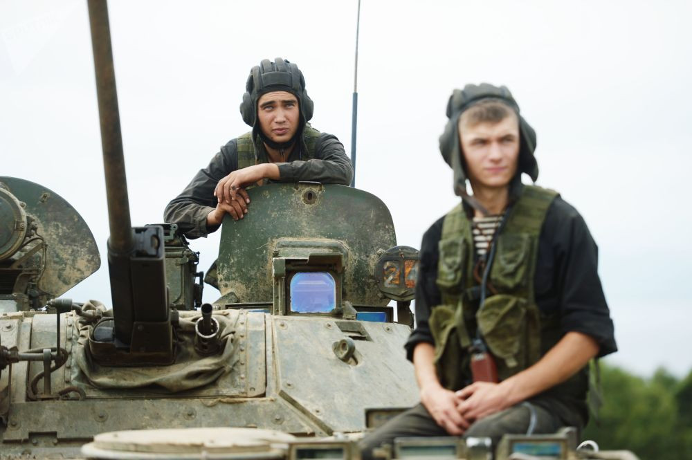 Bộ trưởng Shoigu nhận định, “Các cuộc tập trận như Vostok-2018 là cần thiết, bởi vì khi trang bị vũ khí và thiết bị kỹ thuật quân sự cho quân đội, cần phải thấy tính năng vũ khí trong điều kiện chiến đấu thực tế để xác định xem chúng ta có đi đúng hướng hay không”. Nguồn ảnh: Sputnik.