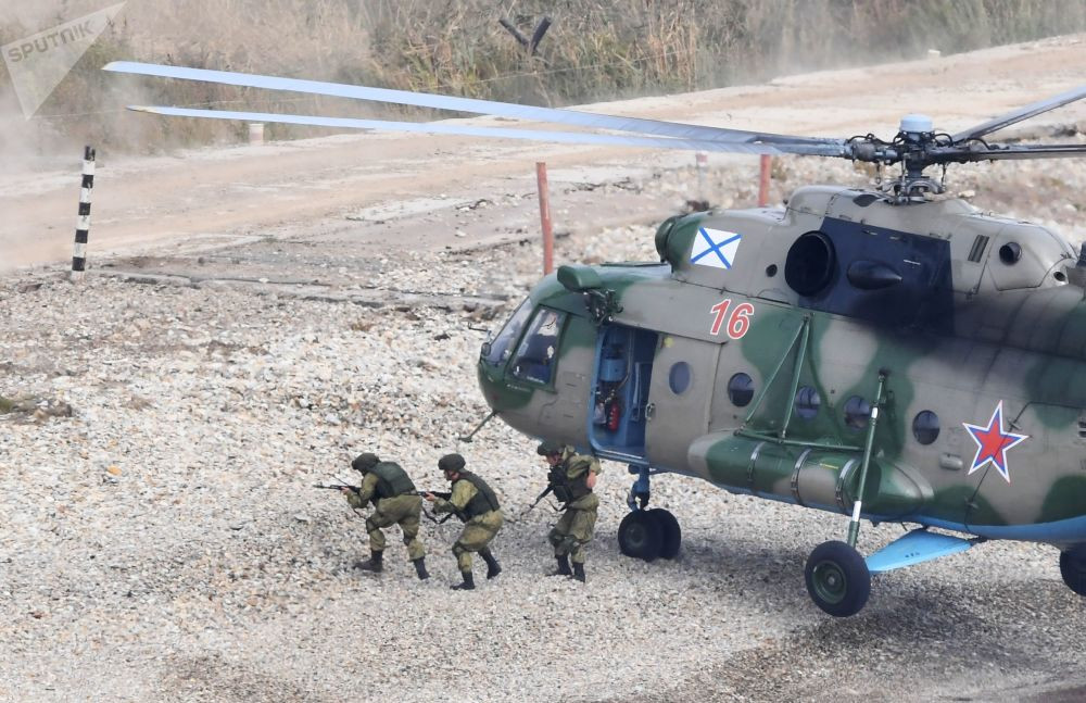 Một đơn vị đổ bộ đường không Nga đổ bộ xuống Mũi Klerka trong khuôn khổ cuộc tập trận chiến lược Vostok-2018. Nguồn ảnh: Sputnik.