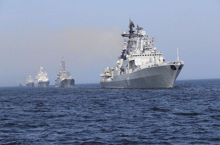 Bản thân ngoài khơi Syria, Hải quân Nga cũng đang triển khai không ít các chiến hạm có năng lực phòng không hạm đội cực mạnh cho phép lực lượng này có thể đánh chặn một phần các đợt tấn công bằng tên lửa của Mỹ và liên quân nhắm vào các mục tiêu quân sự của Syria hay Iran và có thể cả Nga tại chiến trường này. Nguồn ảnh: Strategic Culture.