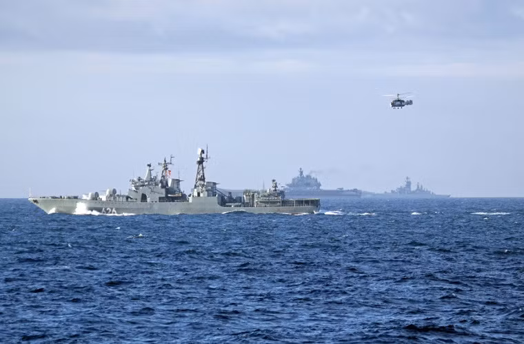 Tàu Yuri Ivanov có thể gửi tín hiệu cảnh báo trước cho các đơn vị phòng không Syria về đòn không kích tiềm tàng này. Dù biết trước được mục đích điều động của Nga và tính năng của con tàu này nhưng hiện Mỹ vẫn chưa tìm ra cách đối phó. Nguồn ảnh: russia defence.