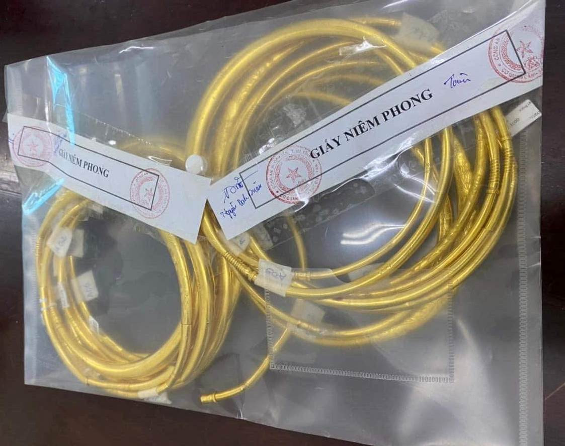 Diễn biến mới nhất vụ cướp tiệm vàng ở Hà Tĩnh - Hình 2 Dien bien moi nhat vu cuop tiem vang o Ha Tinh-Hinh-2