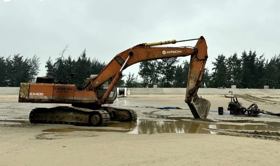 Bắt quả tang nhà thầu hút cát trái phép tại biển Cửa Lò Bat qua tang nha thau hut cat trai phep tai bien Cua Lo