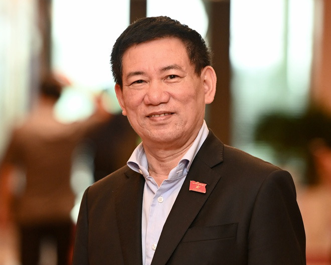  Bộ trưởng Bộ Tài chính Hồ Đức Phớc (sinh ngày: 1/11/1963), quê quán: xã Quỳnh Thạch, huyện Quỳnh Lưu, tỉnh Nghệ An. Chức vụ: Ủy viên Trung ương Đảng, Bộ trưởng Bộ Tài chính. Trình độ chuyên môn: Tiến sĩ Kinh tế.